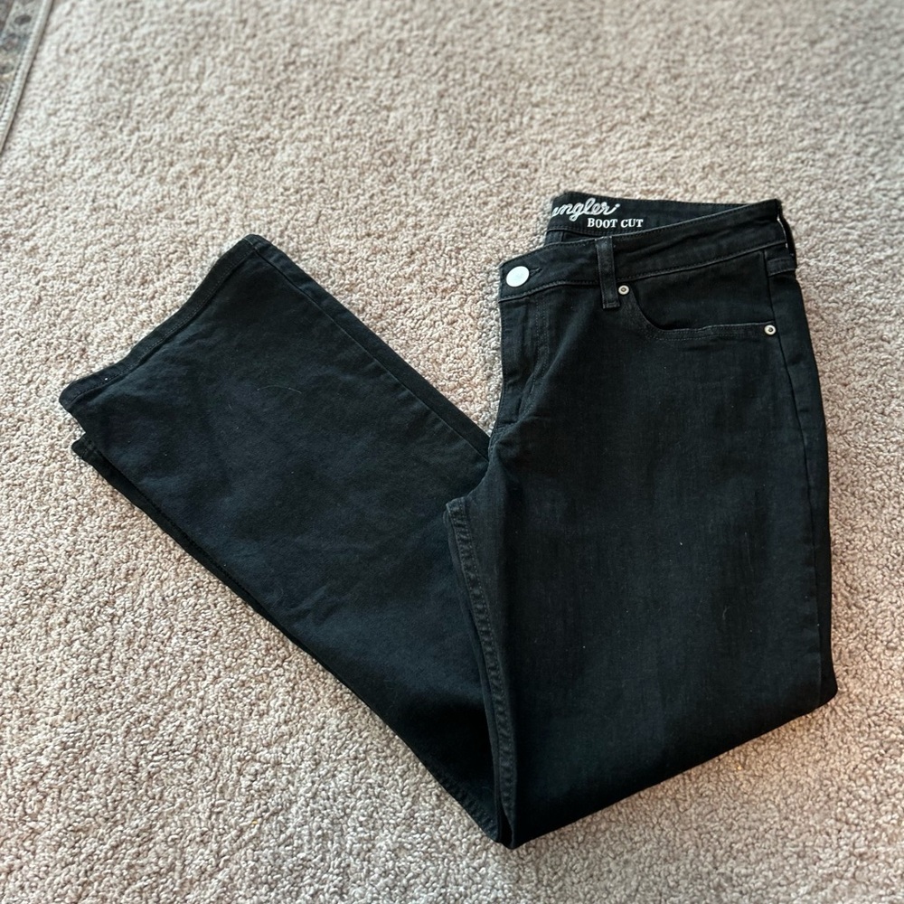 Wrangler Boot Cut Women’s Black Jeans

Waist 34”